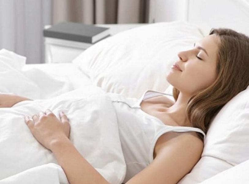Người nằm ngủ ngửa nên chọn gối có độ cao vừa phải