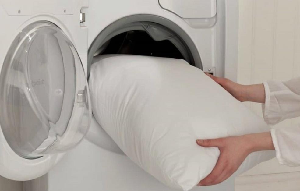 Vệ sinh ruột gối bằng máy nhanh chóng