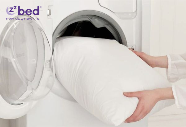 4 bước giặt ruột gối bằng máy giặt