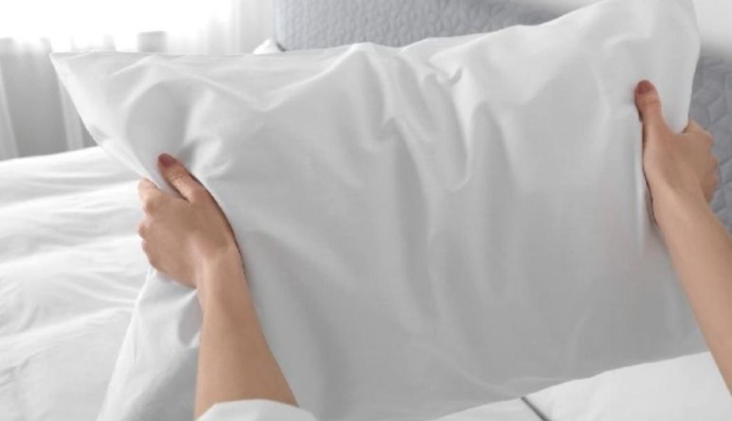 Đập và vỗ đều để làm tơi ruột gối